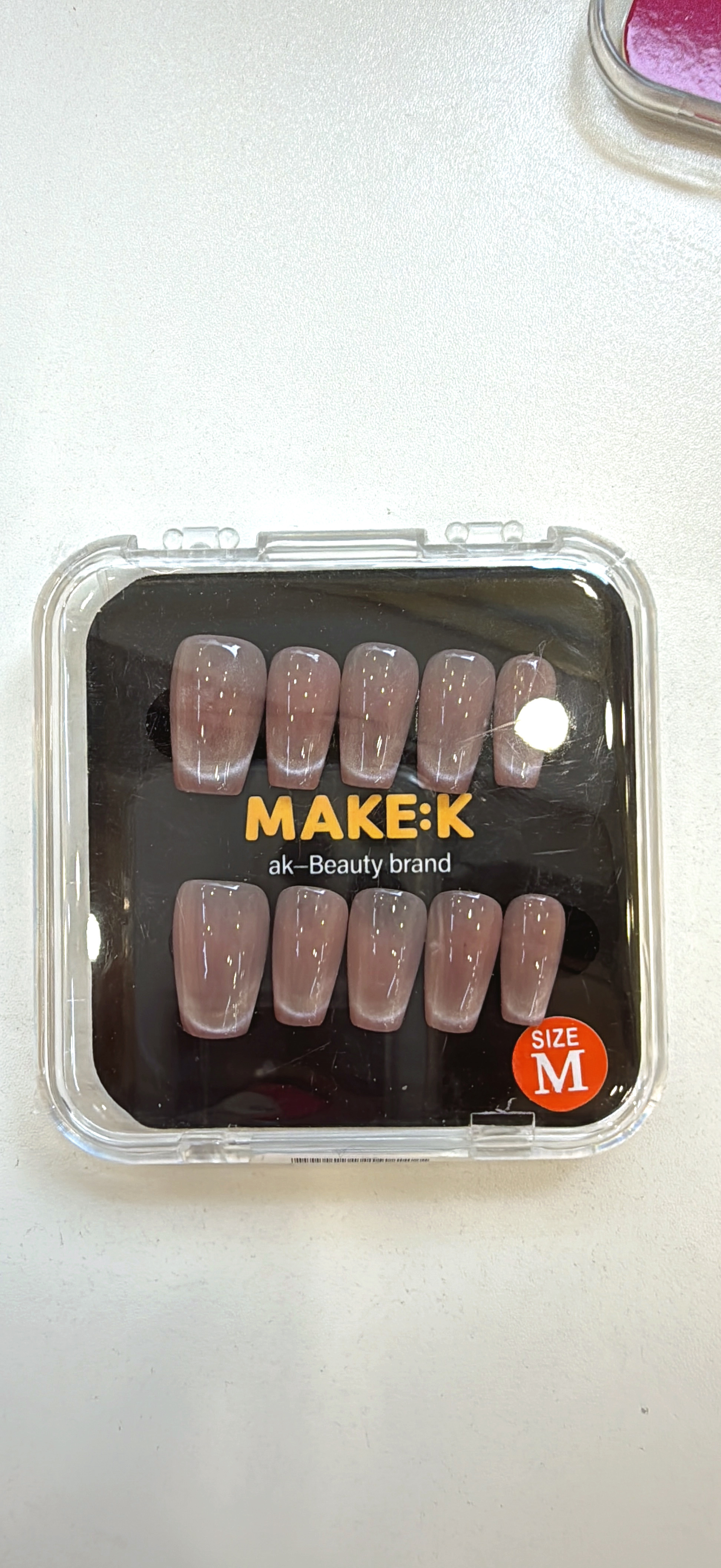 MAKE:K 네일팁 케이스 블랙 배경