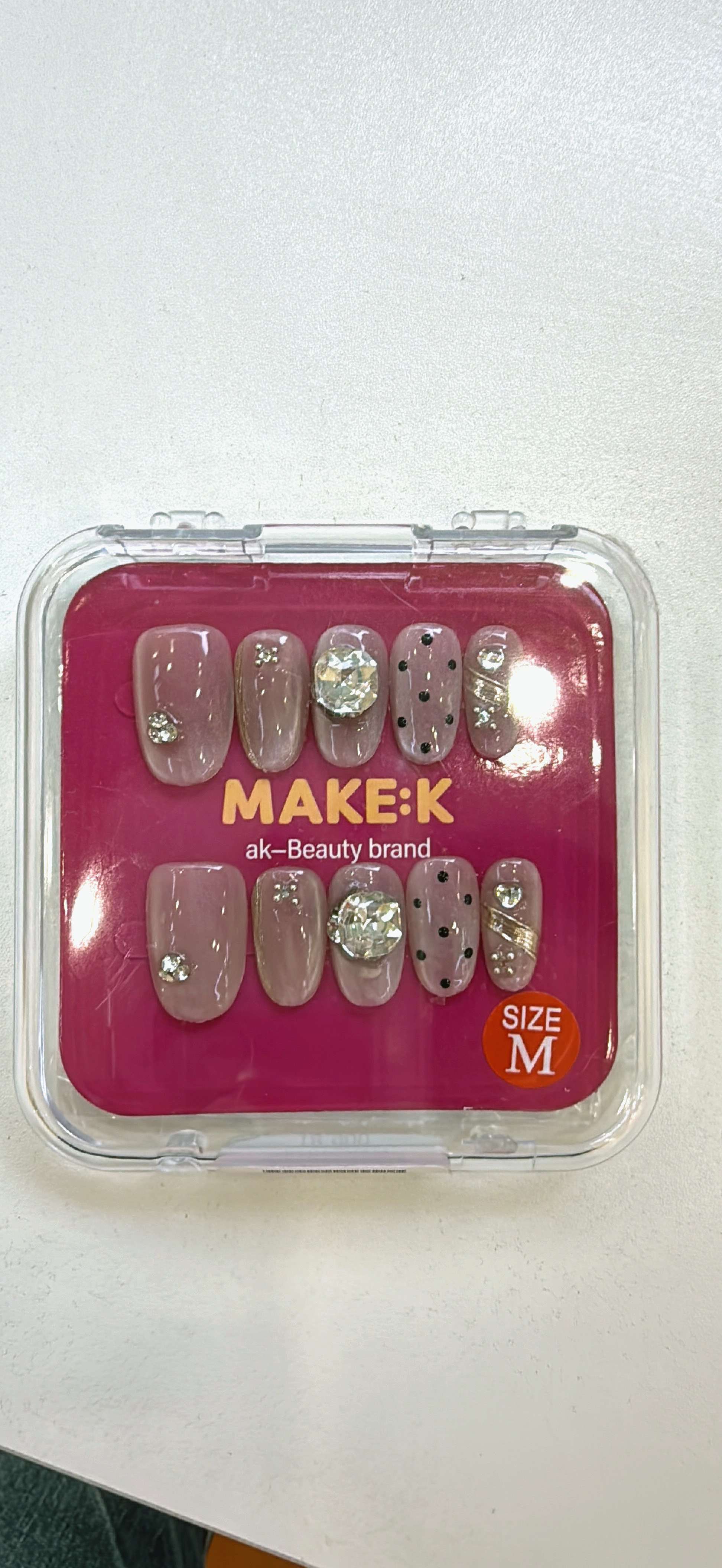 MAKE:K 네일팁 케이스 핑크 배경